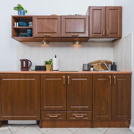 2 Bedroom Apartment Next To The Main Railway Station - By Upstairs Cracóvia Exterior foto