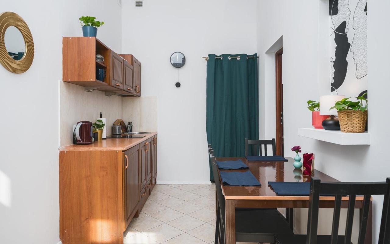2 Bedroom Apartment Next To The Main Railway Station - By Upstairs Cracóvia Exterior foto