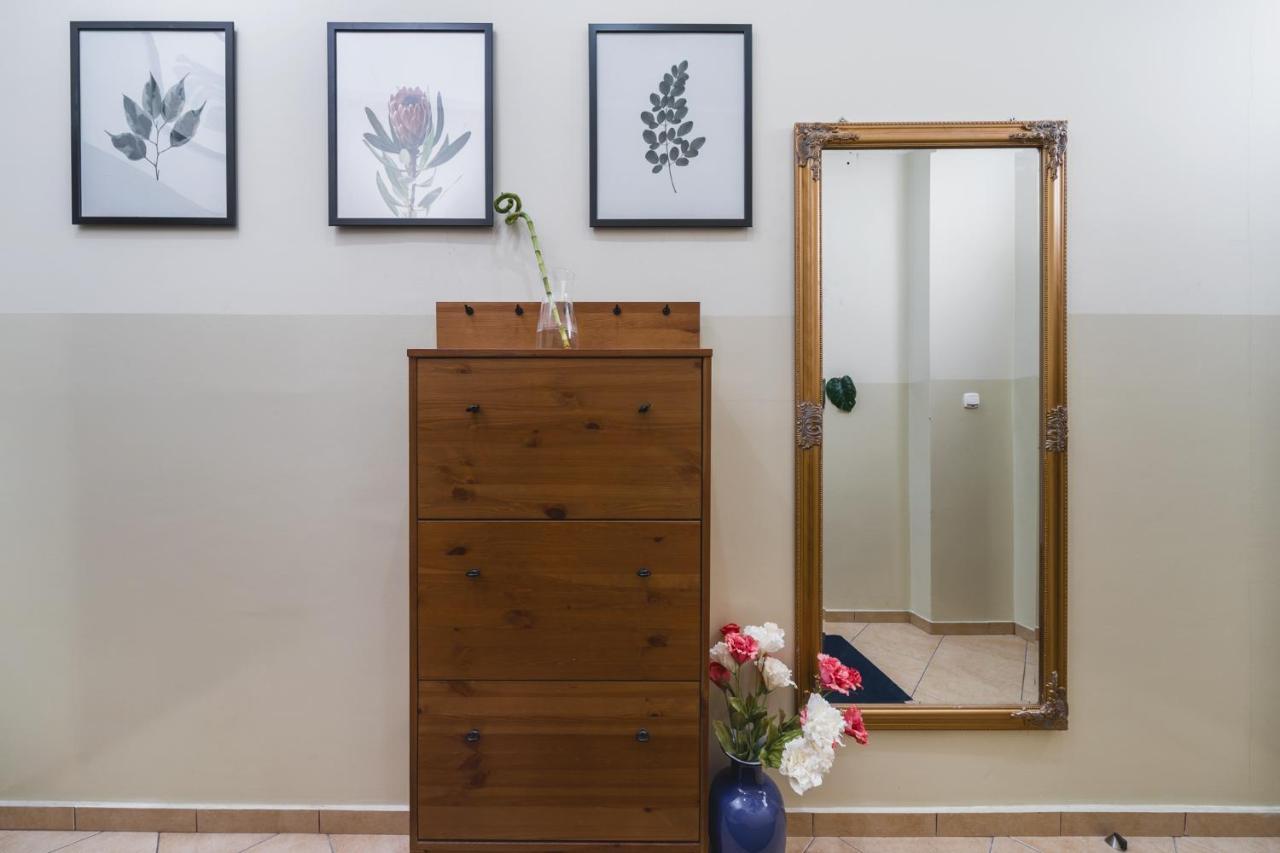 2 Bedroom Apartment Next To The Main Railway Station - By Upstairs Cracóvia Exterior foto