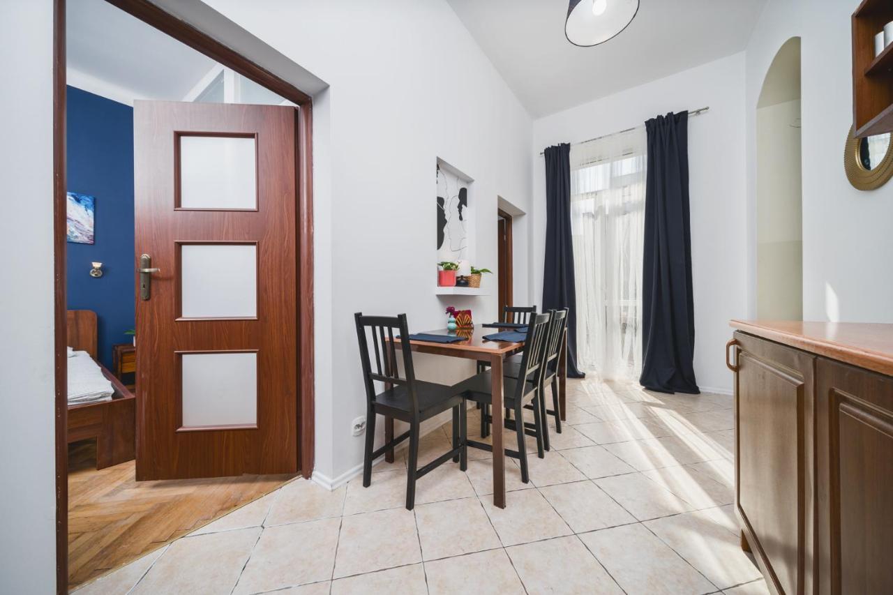 2 Bedroom Apartment Next To The Main Railway Station - By Upstairs Cracóvia Exterior foto