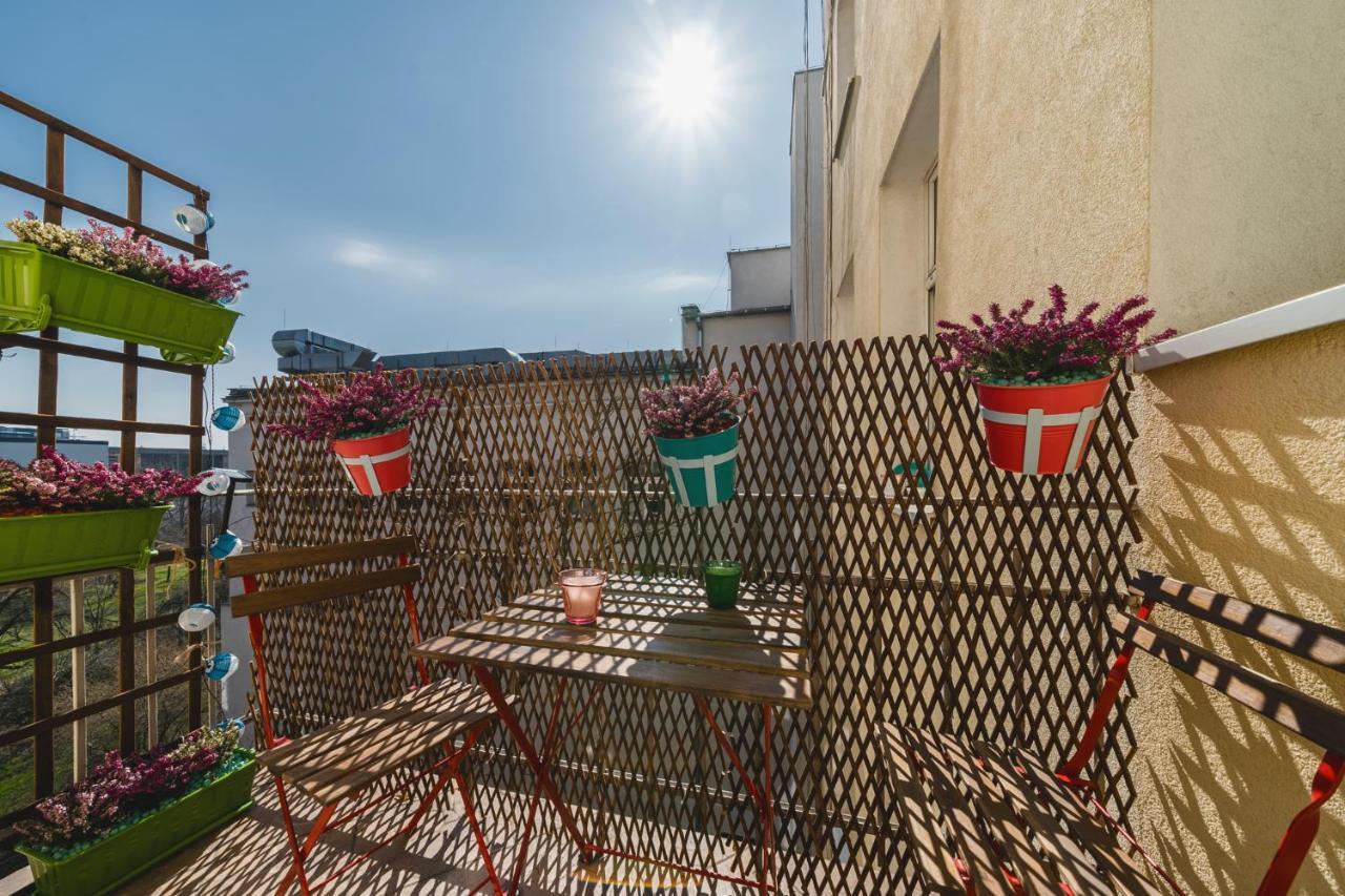 2 Bedroom Apartment Next To The Main Railway Station - By Upstairs Cracóvia Exterior foto