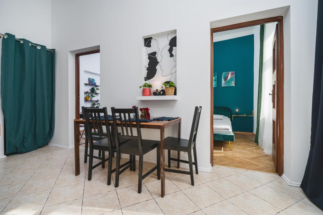 2 Bedroom Apartment Next To The Main Railway Station - By Upstairs Cracóvia Exterior foto